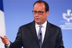 French President Francois Hollande calls for an end to EU sanctions against Russia