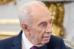 Former Israeli President Shimon Peres rushed to a Tel Aviv hospital