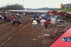 Thousands pay hommage to Eseka train victims