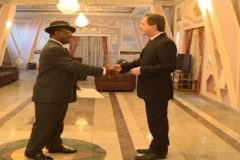 Yaounde: Minister wearing a hat receives diplomats