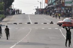 Ivory Coast: Police fire tear gas to disperse protesting students