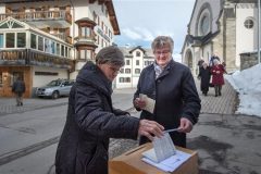 Switzerland votes to ease citizenship