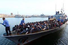 Libya: Coastguard intercepts over 900 refugees in Mediterranean Sea