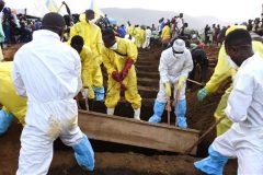 Sierra Leone buries 461 mudslide victims