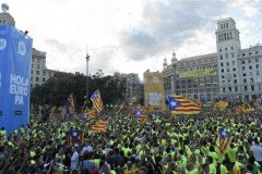 Hundreds of thousands rally for Catalan’s independence from Spain