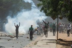 Senegal: Violent protests break out after opposition leader sentenced to prison