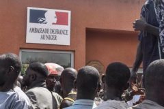 France plans to close Niger embassy