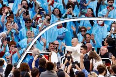 Pope Francis leads tens of thousands of people in mass at Marseille stadium