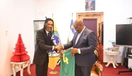 Football: Rigobert Song meets President Faustin Archange Touadéra